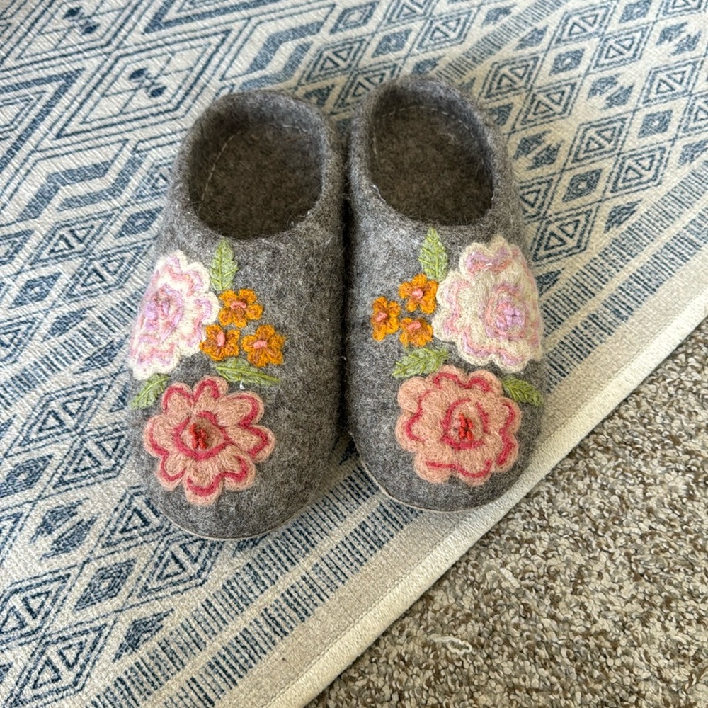 French Knot Dahlia Slippers